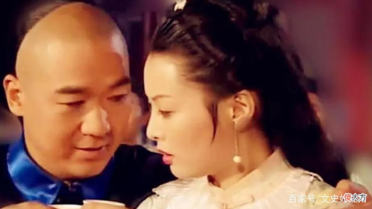 【爱历史】乾隆给纪晓岚白纸让他宣读，后者张口，乾隆帝瞬间龙颜大悦