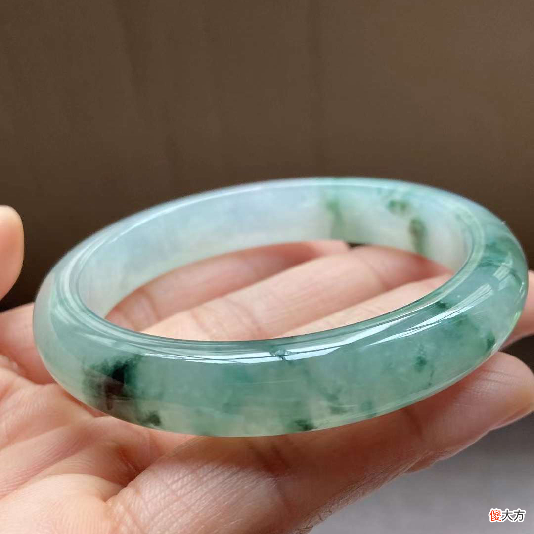 翡翠手镯应该怎么选 翡翠手镯如何选