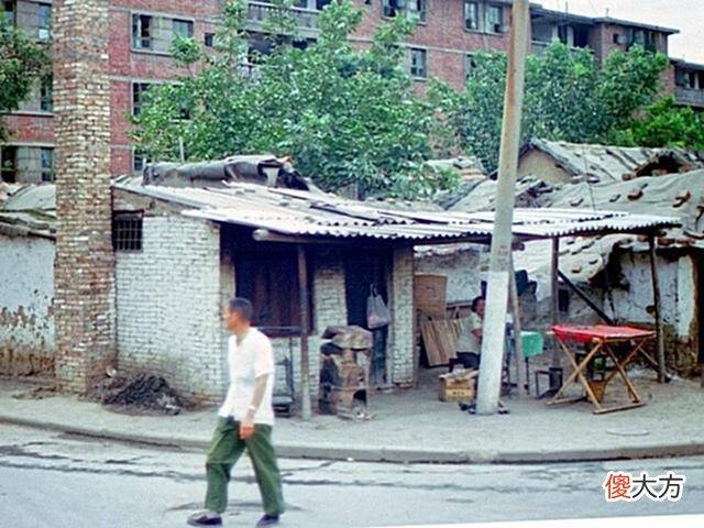 【爱历史】老照片：八十年代初西安，改造中的钟楼商圈