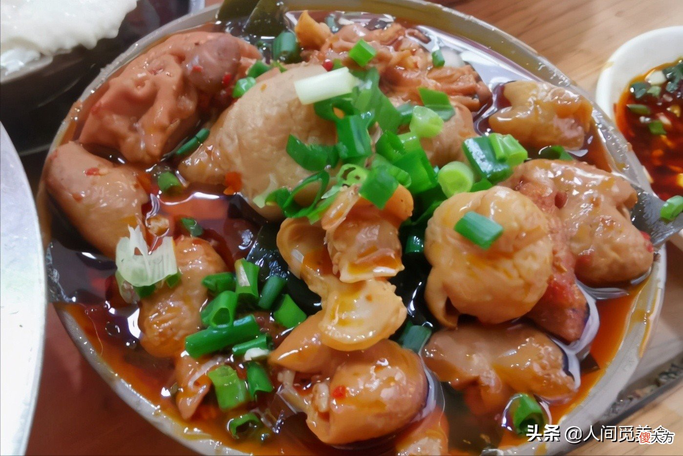 重庆藏在卡卡角角里的早餐店，6元一份的豆花饭，客人天天跑来吃