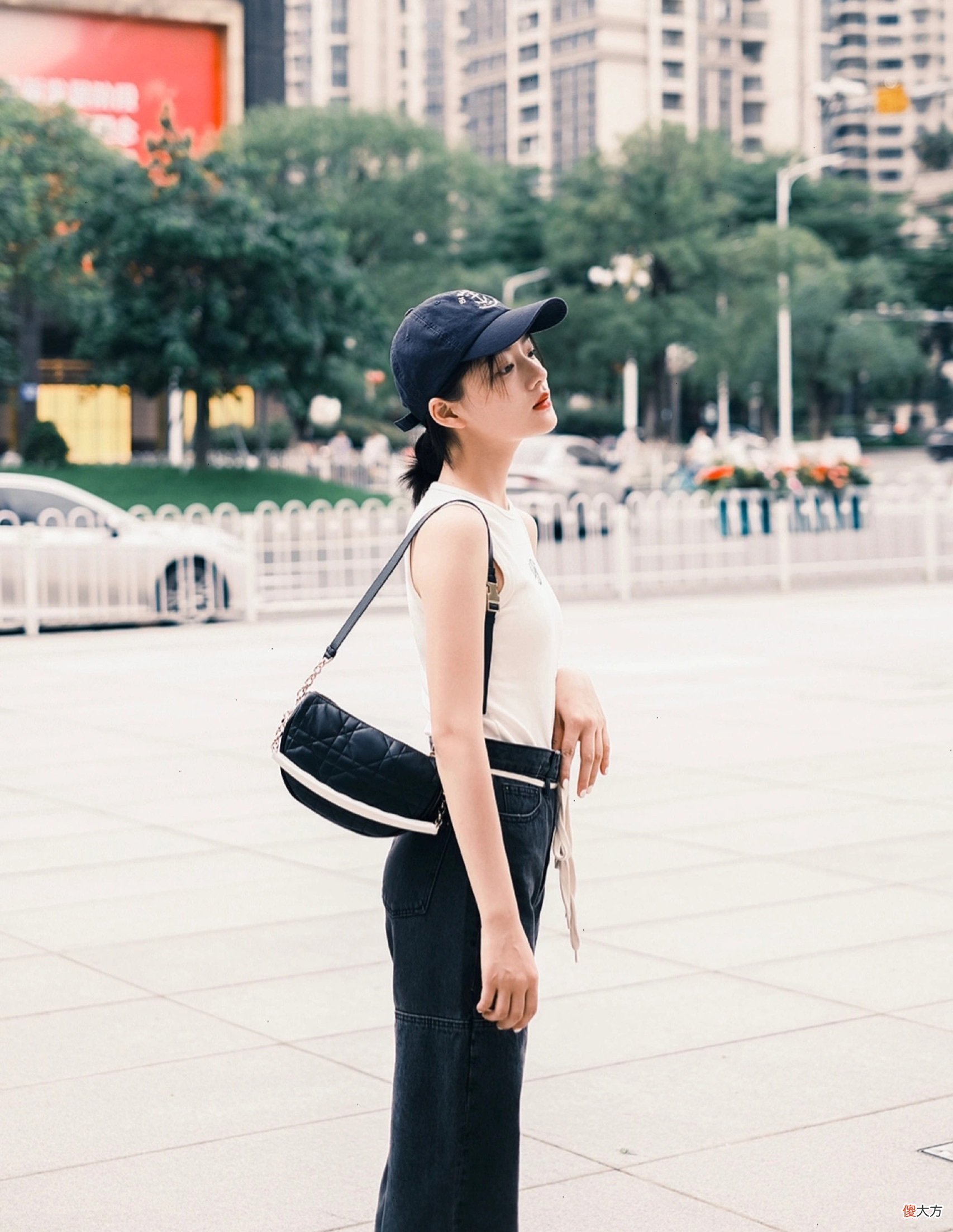 【时尚一点】人民今日营业照穿搭指南！短款服装真是养眼，简约清爽又好看