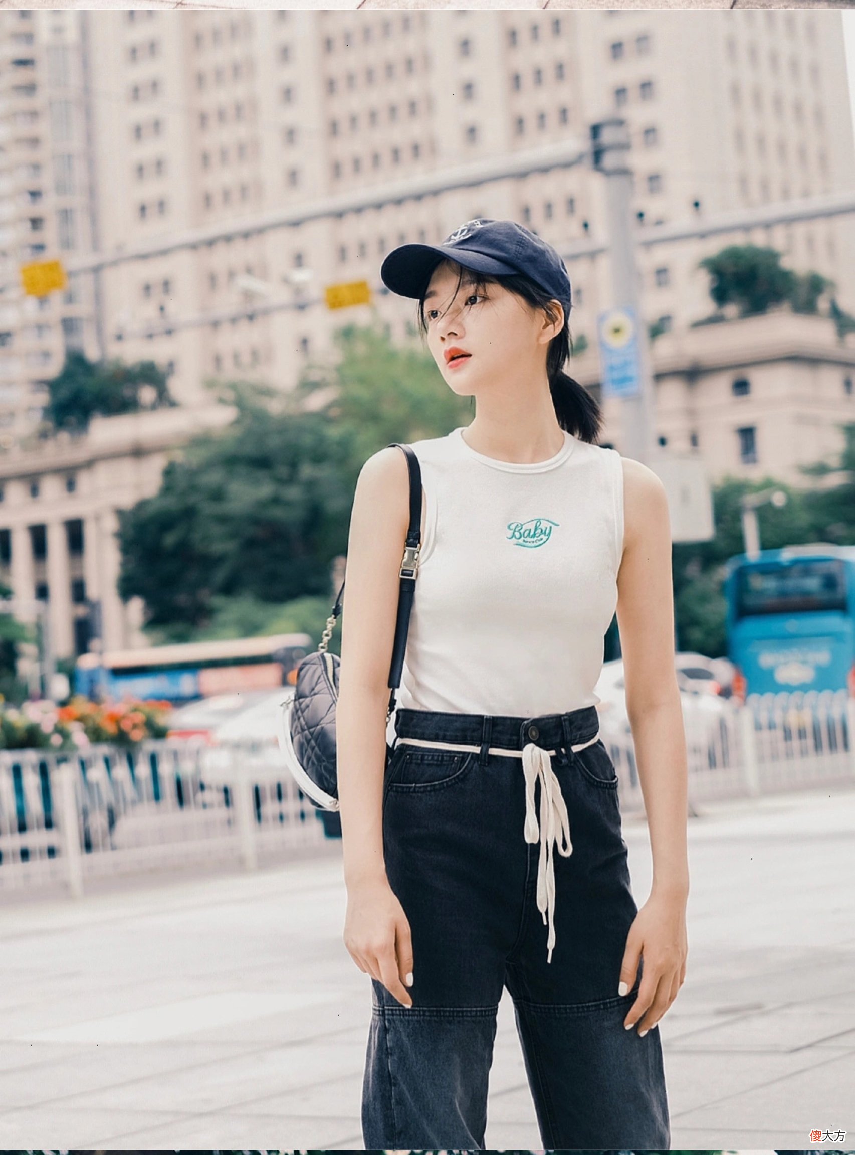 【时尚一点】人民今日营业照穿搭指南！短款服装真是养眼，简约清爽又好看