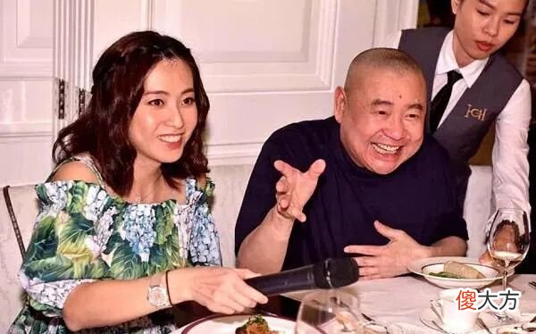 【就爱时尚】看完香港女首富的历年照片，网友直言：有钱真的可以让女人变美