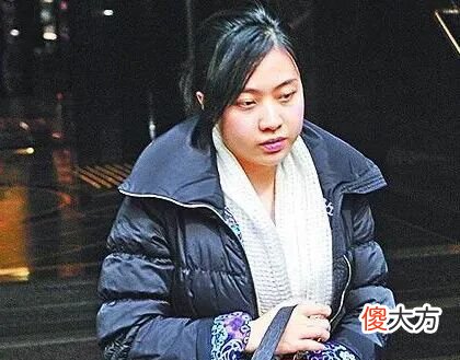 【就爱时尚】看完香港女首富的历年照片，网友直言：有钱真的可以让女人变美