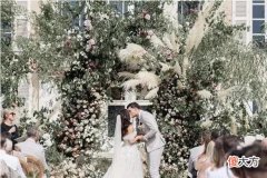 【就爱时尚】马奎尔办完婚礼后去意大利度蜜月，滕哈格同意他推迟归队