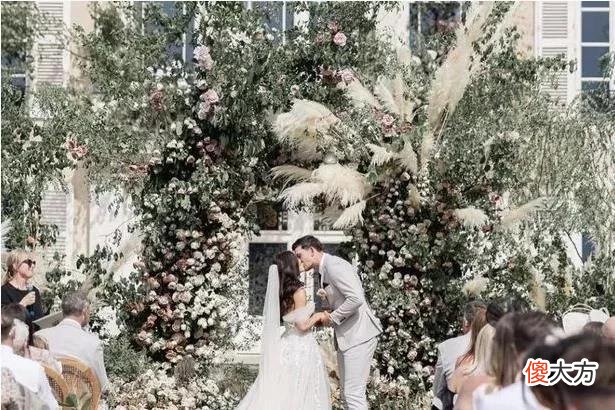 【就爱时尚】马奎尔办完婚礼后去意大利度蜜月，滕哈格同意他推迟归队