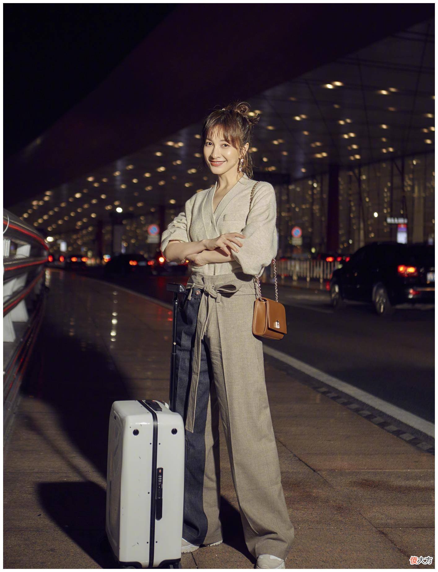 【时尚一点】同样是拼接阔腿裤的形状，吴昕和杨超更美丽，你喜欢谁的风格？