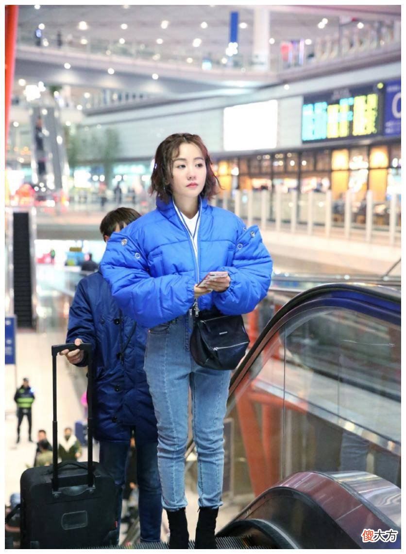 【时尚一点】羽绒服太肥大，试试杨蓉那样的叠穿，给人一种高级感