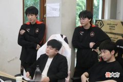 【游戏迷】KPL公布“每死承伤”榜：KSG啊泽在刷数据？Hero三人上榜有点强！