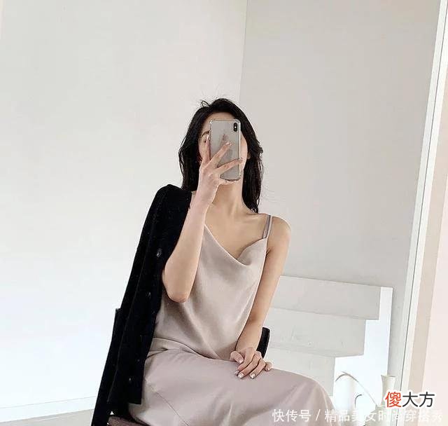 【时尚一点】想要利用吊带裙穿出女人味，多留意面料的选择，精致又高级