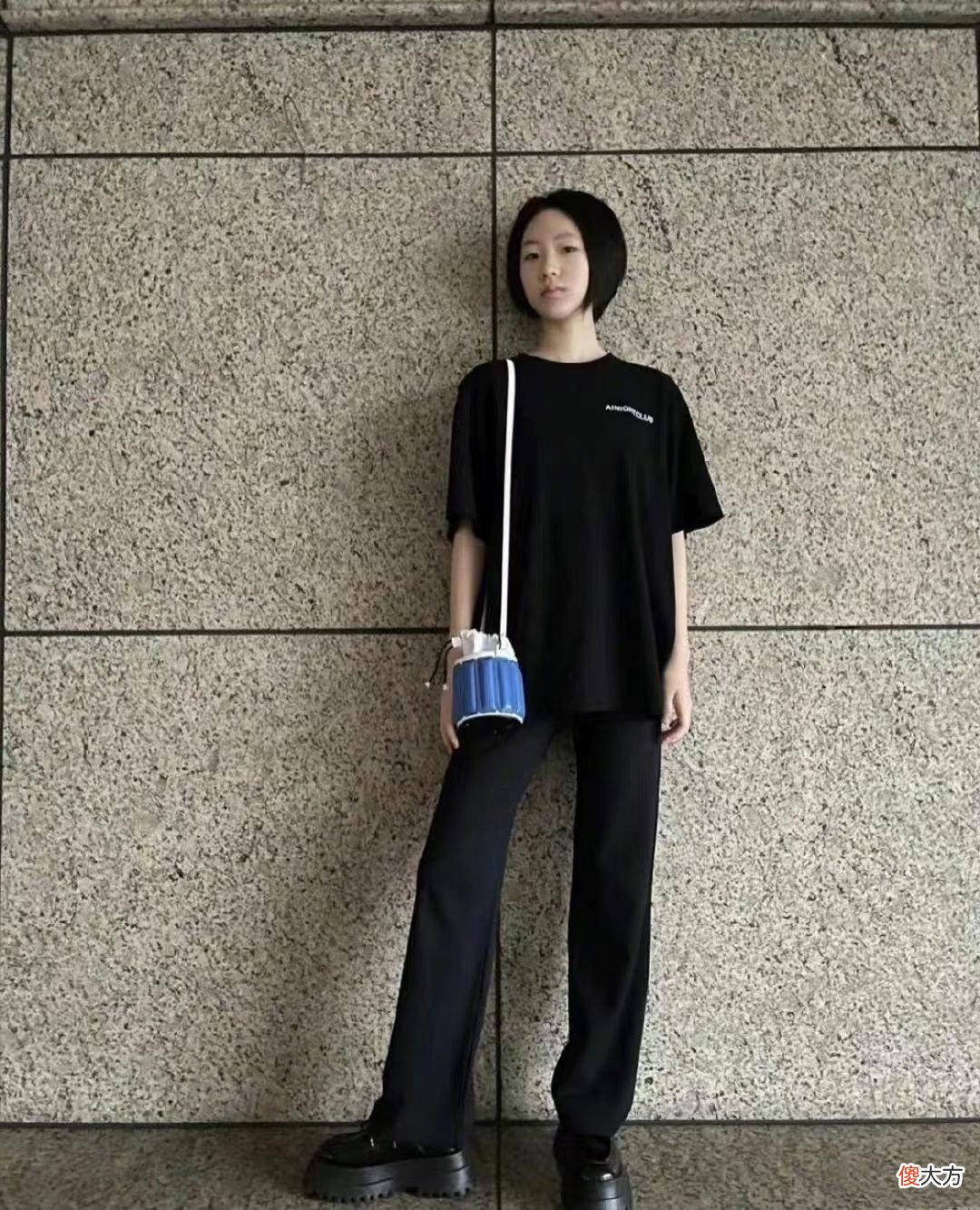 【就爱时尚】小s大女儿终于剪掉长发！堪比“换脸”神似妈妈，穿T恤更时尚了