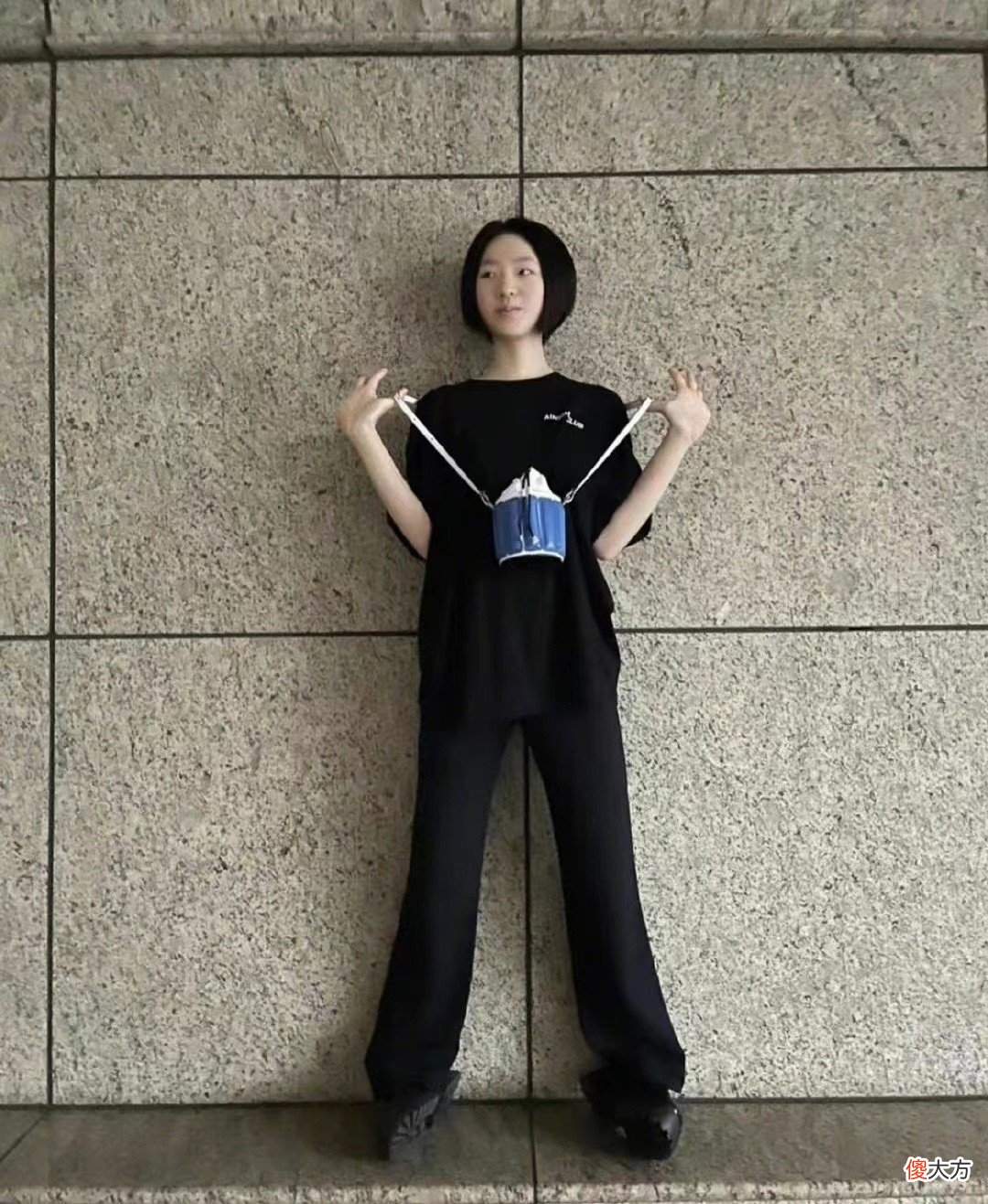 【就爱时尚】小s大女儿终于剪掉长发！堪比“换脸”神似妈妈，穿T恤更时尚了