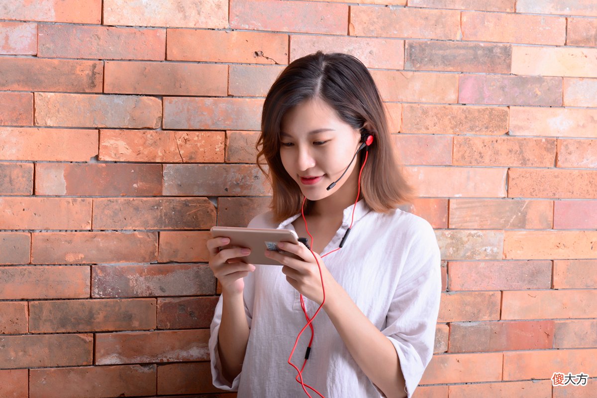 小姐姐玩手游用什么耳机 打手游用什么耳机