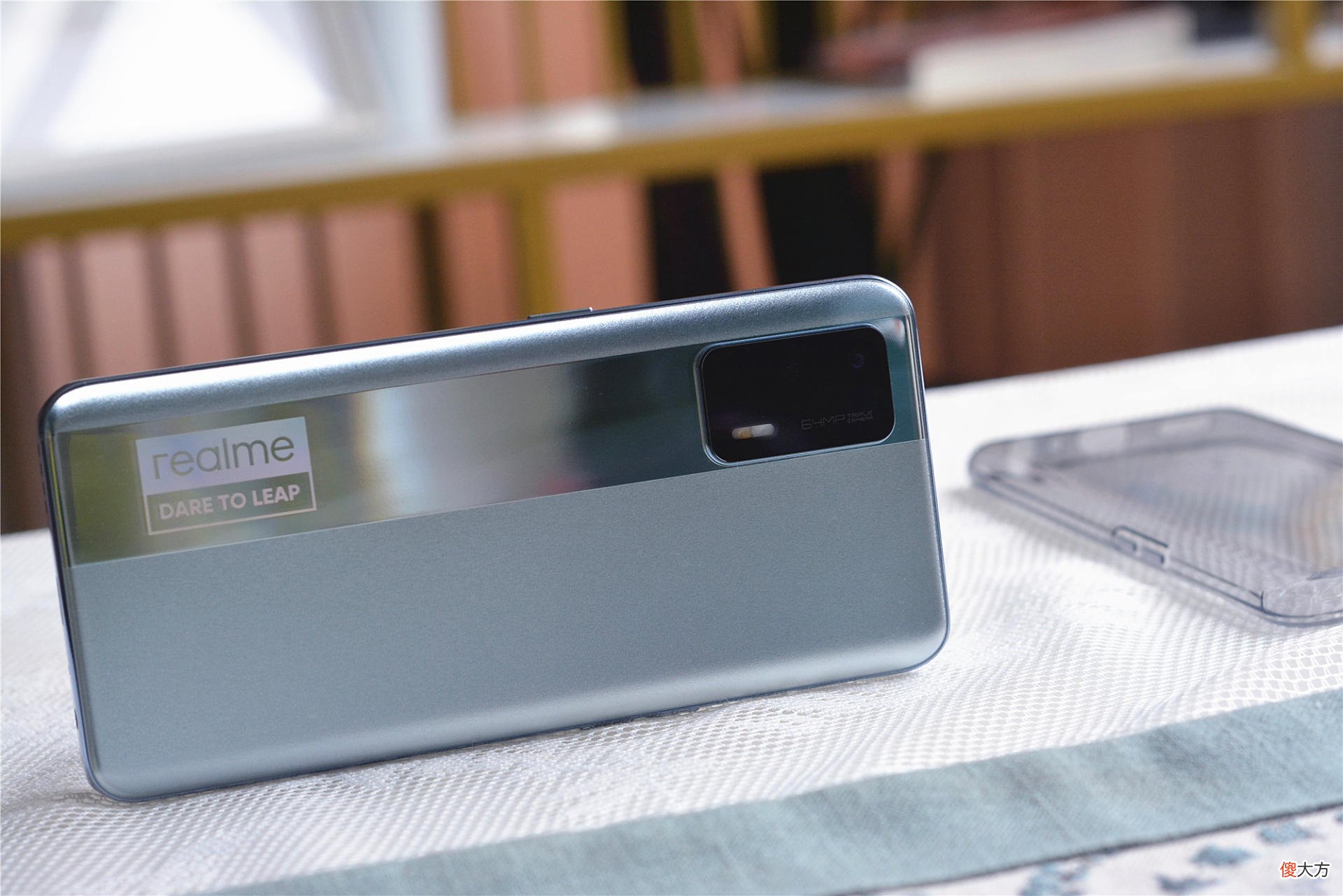 2000块左右的手机哪个性价比高 2000块钱的手机哪个性价比高