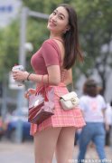 【时尚一点】一身粉的穿搭少女感十足，不仅减龄还甜美，百褶裙时尚又可爱