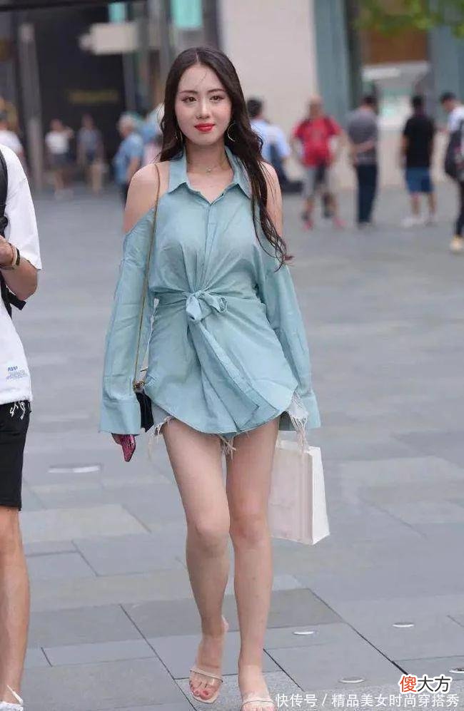 【时尚一点】街拍美女：选择个性的短裤穿搭，感受不一样的时尚美