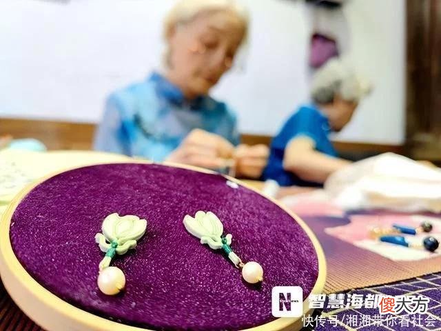 【时尚一点】旗袍制作入选福州鼓楼非遗项目!看一把剪刀，如何裁出花样年华