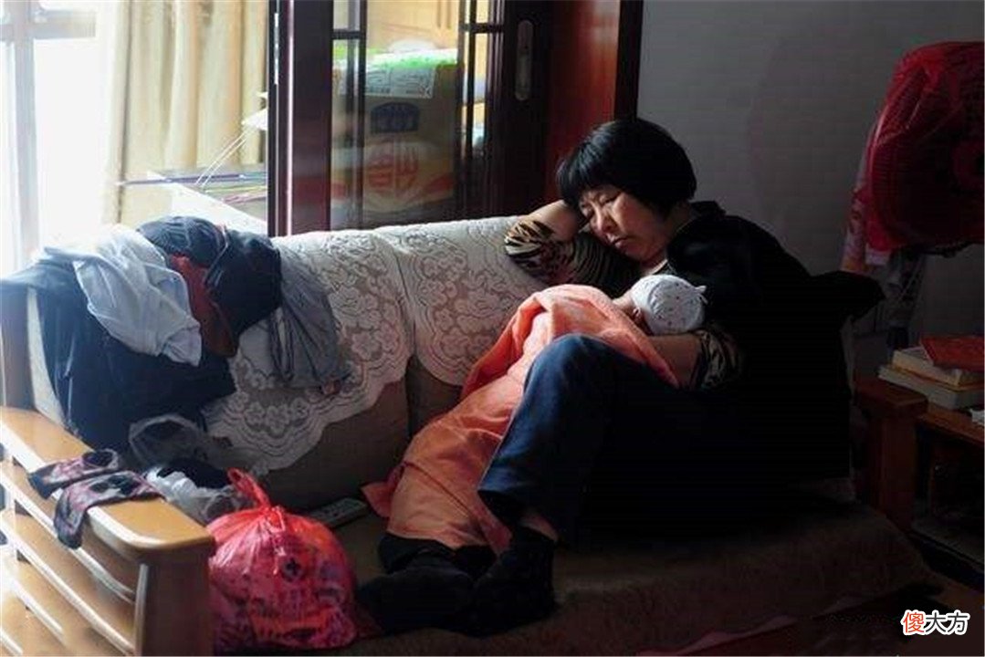 孩子跟谁睡就跟谁亲？宝妈别错过“依赖建立期”，再想弥补就难了