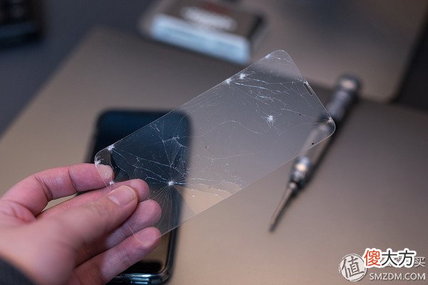 手机钢化膜怎么选 怎么选择手机钢化膜
