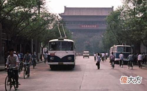 【历史故事】一组老照片：80年代的西安，街头一杯茶水只要2分钱