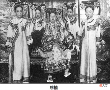 咸丰年间，有个县令的故友不幸去世，他让仆人带300两银子去吊唁,仆人回府后回报