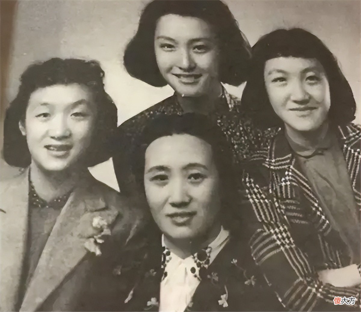 【爱历史】得知14岁董竹君来了月事，身旁的阿姨脸色大变，让其快逃，为什么？