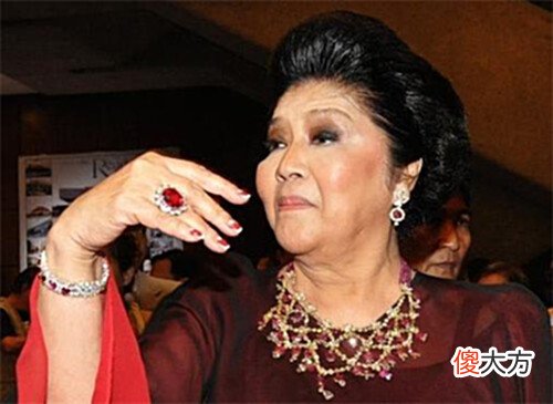 【历史故事】顶级贪官有多贪?和珅在他面前都不值一提,卷走财产后去美国养老