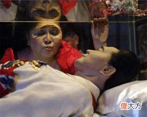 【历史故事】顶级贪官有多贪?和珅在他面前都不值一提,卷走财产后去美国养老