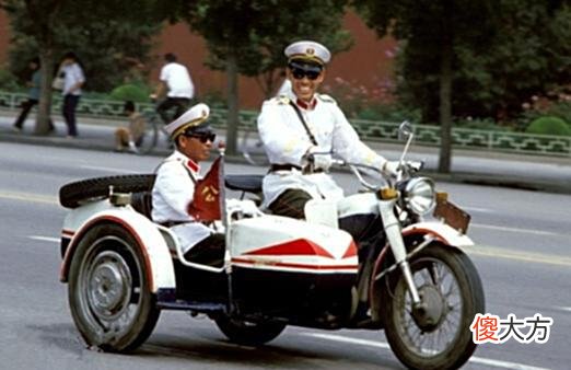 【历史故事】1983年中国珍贵老照片：图5你一定经历过、最后一张很拉风