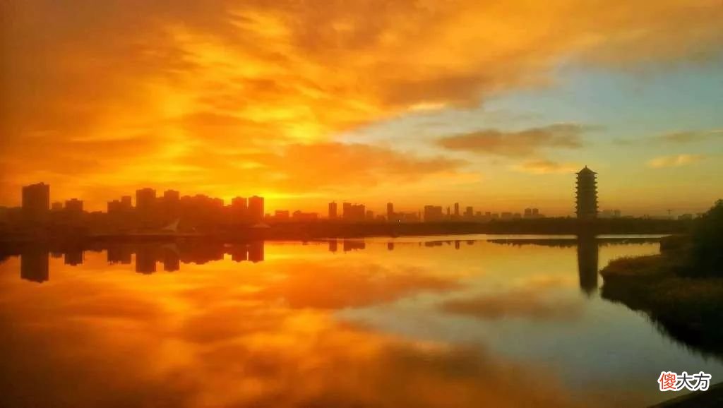 天空像被烧着了一样 天空像着火了一样