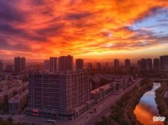 天空像被烧着了一样 天空像着火了一样