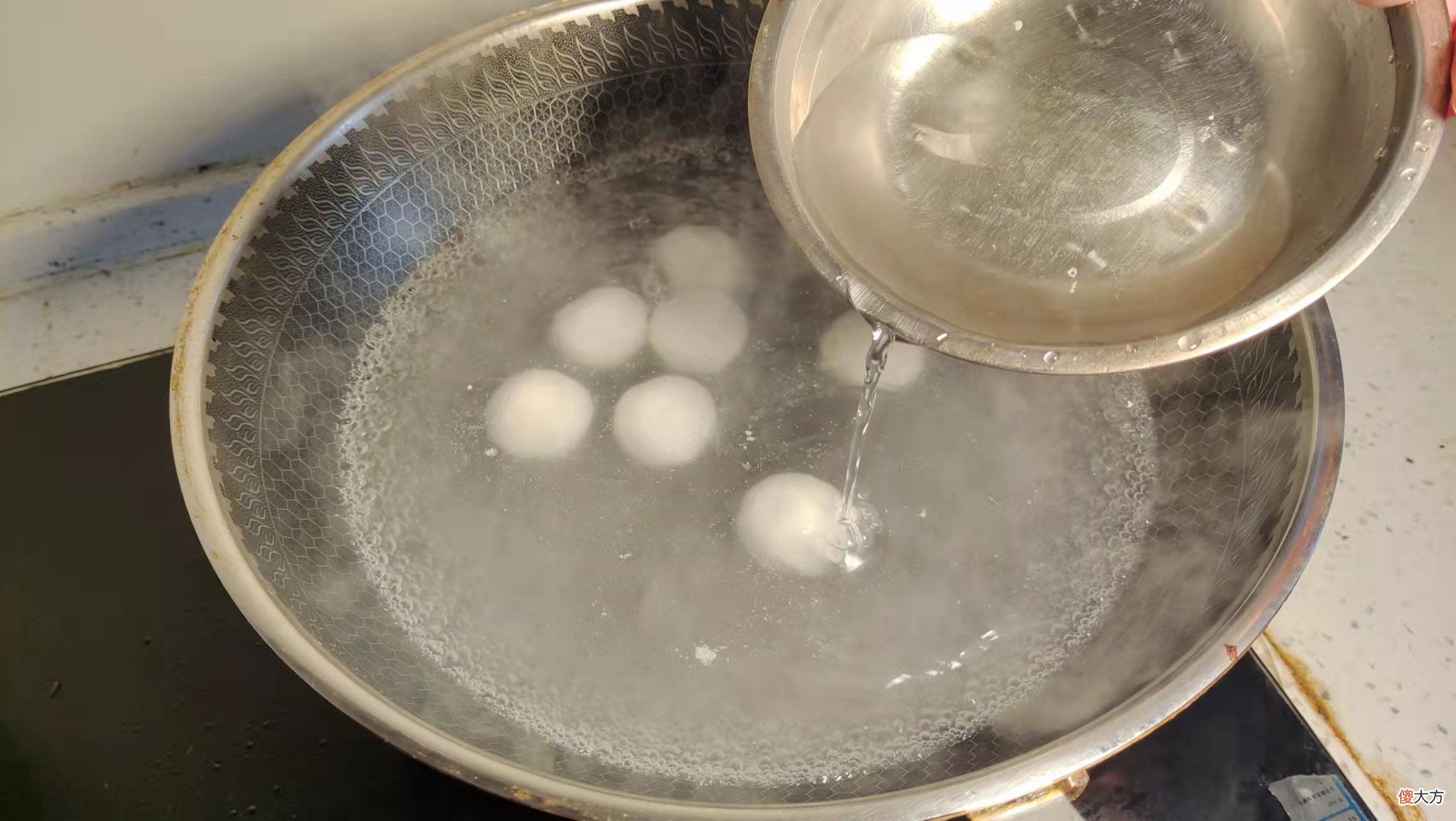 煮汤圆用冷水还是开水 煮汤圆要用冷水还是热水