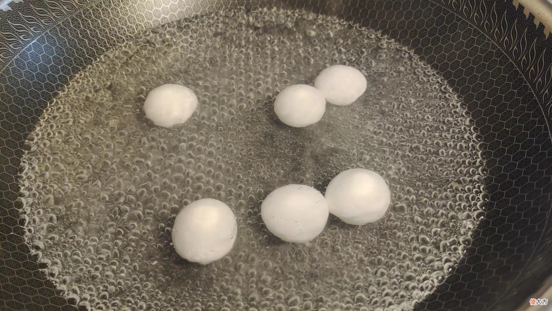 煮汤圆用冷水还是开水 煮汤圆要用冷水还是热水