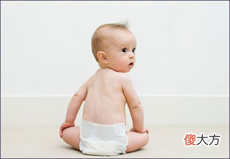 如何为宝宝选择一款适合他的纸尿裤 怎么选择婴儿纸尿裤