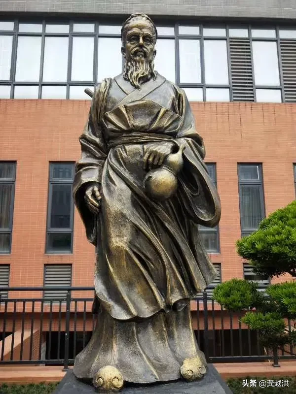 校园文化建设是素质改革的一部分，在学校营造创意氛围有助于中国培养创意人才