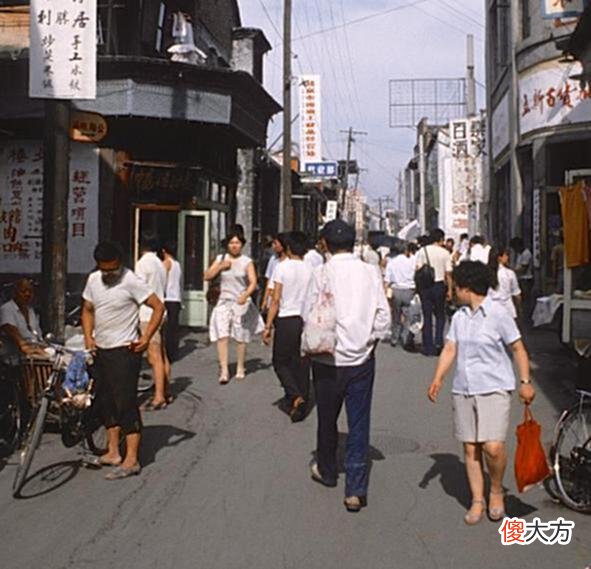 【历史故事】老照片：1985年的北京，马克西姆餐厅的蛋糕让人回味无穷