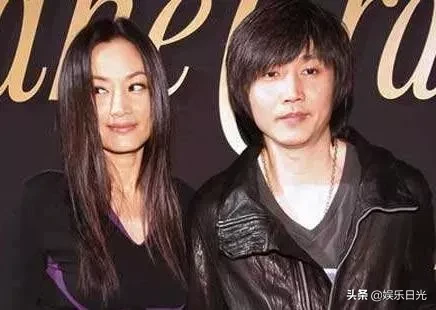 有一次，胡兵在飞机上对瞿颖表白其实我喜欢你很久了，每次想要表白的时候