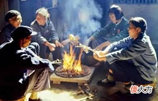 【爱历史】老照片：70年代中国真实的农村，那时候的农村还是这副模样的