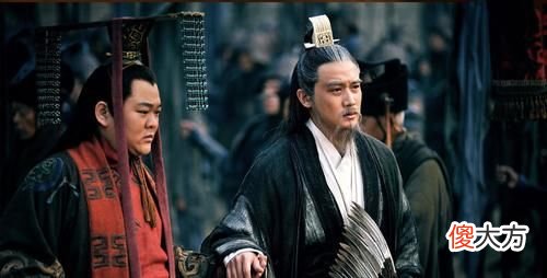 【爱历史】如果曹操三顾茅庐的话,诸葛亮会不会追谁他?答案很明显