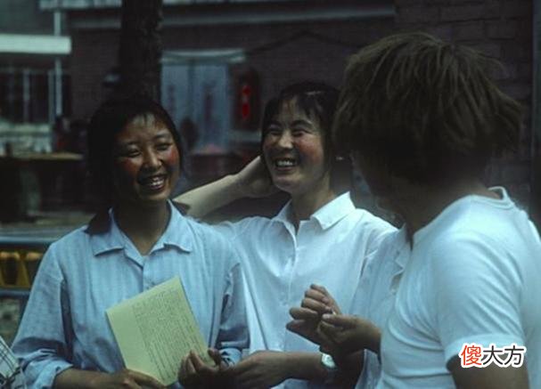 【爱历史】老照片：1977年的大连旧影，真实的海滨老城生活场景