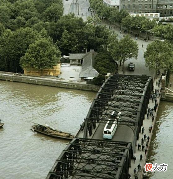 【爱历史】老照片：七十年代上海的美景照片，和记忆中的都市差距好大！