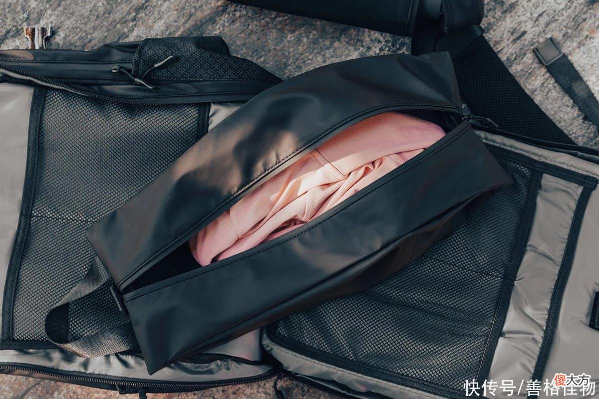 【时尚一点】光影行星宙斯双肩包：装起梦想和行囊，来一场说走就走的旅行