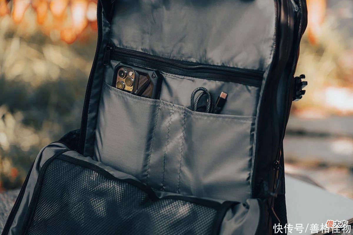 【时尚一点】光影行星宙斯双肩包：装起梦想和行囊，来一场说走就走的旅行