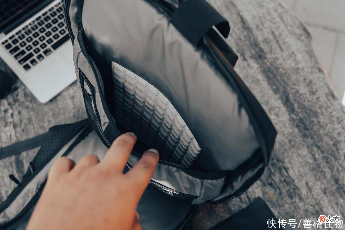 【时尚一点】光影行星宙斯双肩包：装起梦想和行囊，来一场说走就走的旅行