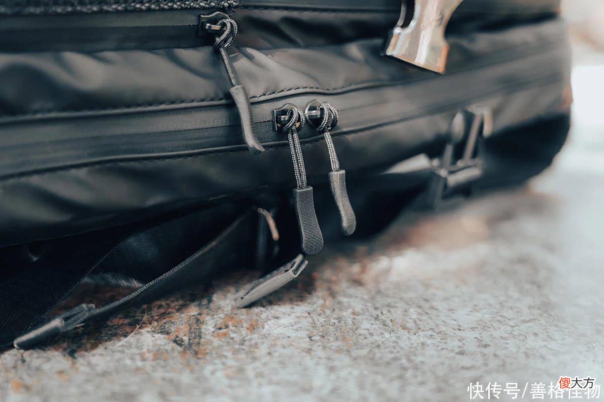【时尚一点】光影行星宙斯双肩包：装起梦想和行囊，来一场说走就走的旅行