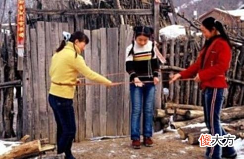 【历史故事】老照片：80年代的农村真实样貌，每一张都是珍贵的童年回忆