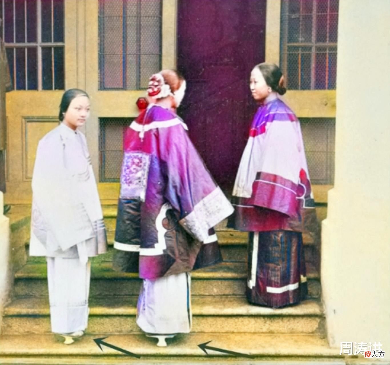 【历史故事】彩色老照片！烟馆里的女头牌，图7李鸿章最漂亮的小妾，图9专为女犯人设计