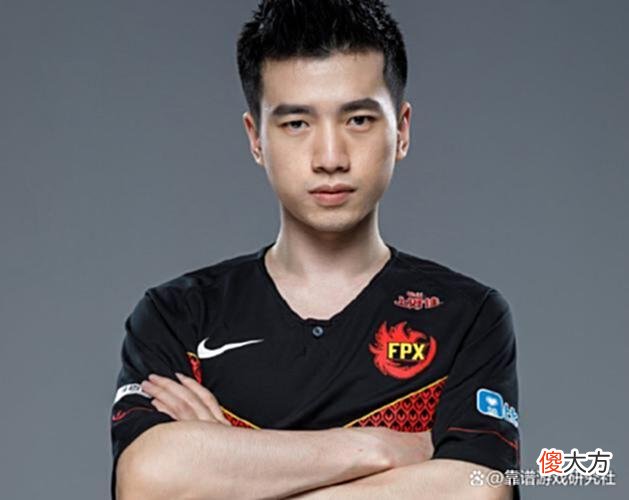 【游戏世界】LOL：Uzi被吓得不敢说话了，新一双排锐评LPL教练，BLG叉烧真不行