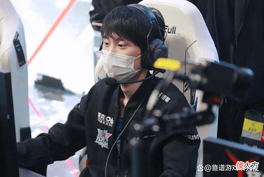 【游戏世界】LOL：Uzi被吓得不敢说话了，新一双排锐评LPL教练，BLG叉烧真不行