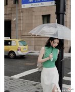 【就爱时尚】适合普通女人的减龄穿搭公式，简单随意不装嫩，优雅大气又显高级